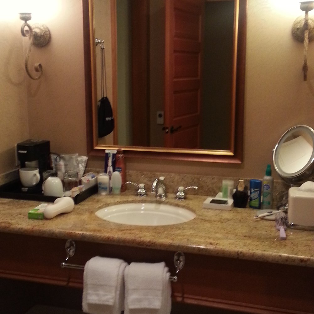 Roche Harbor Resort - Lovely bathroom/vanity in the 2 queen beds suite in Quarryman Hall. - Resorts Near Me - Roche Harbor, Washington Roche Harbor Resort - Lovely bathroom/vanity in the 2 queen beds suite in Quarryman Hall. - Resorts Near Me - Roche Harbor, Washington
