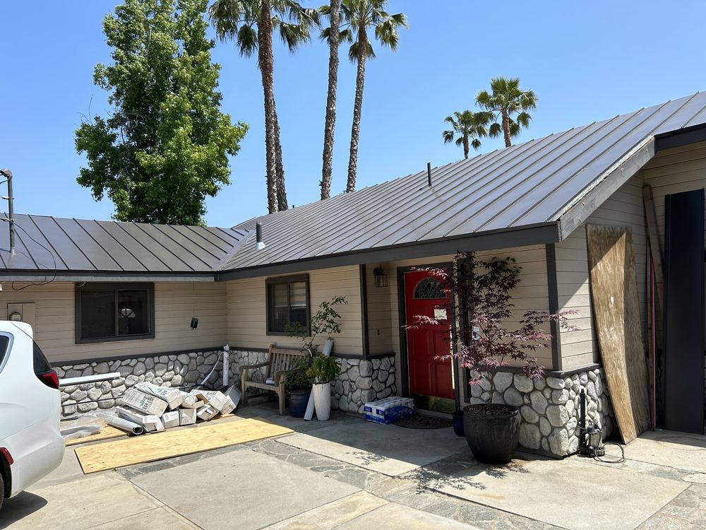 Slide of Geo' Metal And Gutters