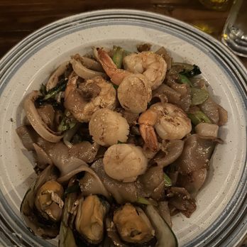 Ros Niyom Thai Restaurant - Mixed seafood Street Noodle - Thai Near Me - New York, New York
