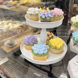 Pavilions - Cute floral cupcakes