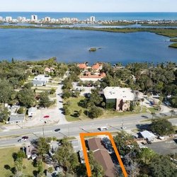 Bob's Discount Marine Supply - On US1 just a mile south of Dunlawton Port Orange bridge