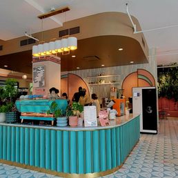 Café Parade② Beans and Bling at Paradeco Coffee Roasters in St. Petersburg