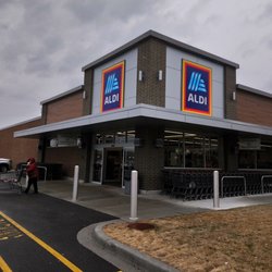 ALDI - Aldi in Bedford Park after recent remodel. Photo taken March 9, 2020