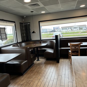 Pips Pub - a view of the inside of a restaurant - Pizza Near Me - Evansville, Indiana