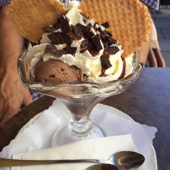 Café Maldaner - Schokoladenbecher (chocolate sundae) - Breakfast & Brunch Near Me - Wiesbaden, HE Café Maldaner - Schokoladenbecher (chocolate sundae) - Breakfast & Brunch Near Me - Wiesbaden, HE