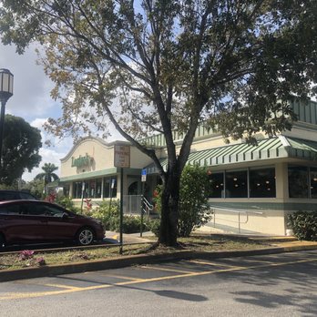 Lester's Diner - Entrance - Diners Near Me - Sunrise, Florida