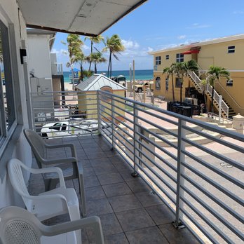 The Mariner Suites - Room #46 Double Queen Bed with Kitchenette and private balcony - Hotels Near Me - Hollywood, Florida The Mariner Suites - Room #46 Double Queen Bed with Kitchenette and private balcony - Hotels Near Me - Hollywood, Florida