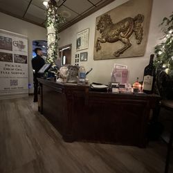 The Grapevine - Front desk