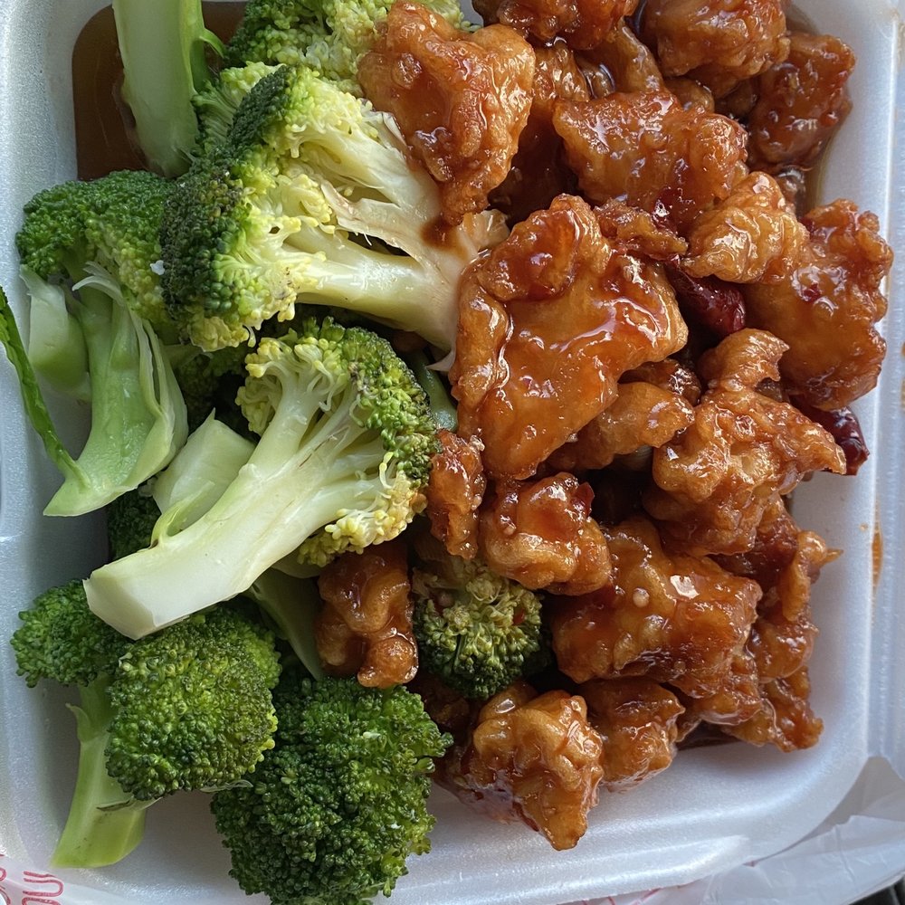 Wok N Roll - General Tso chicken with broccoli - Chinese Near Me - Macon, Georgia