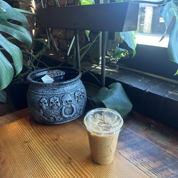 190 Coffee & Tea - Iced vanilla cappuccino with oat milk - Coffee & Tea Near Me - Duluth, Minnesota