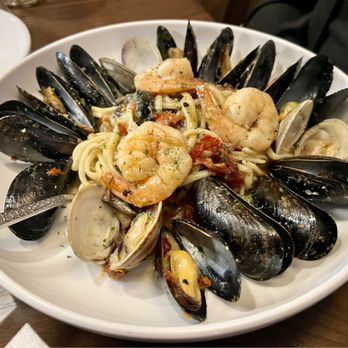 Cafe Mediterraneo - Linguine Toscana - Italian Near Me - Portsmouth, New Hampshire Cafe Mediterraneo - Linguine Toscana - Italian Near Me - Portsmouth, New Hampshire