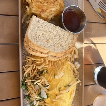 Early Bird - West Des Moines - Quesabirria Omelet - Breakfast & Brunch Near Me - West Des Moines, Iowa Early Bird - West Des Moines - Quesabirria Omelet - Breakfast & Brunch Near Me - West Des Moines, Iowa