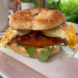 Cafe Bicyclette - Breakfast sandwich on bagel