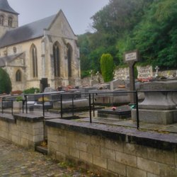 Abbaye de Graville - Friedhof vor der Abbaye Church.