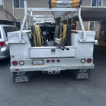 B&D Towing - Yet here we have a work truck with no permit and very oversized and blocking the driveway - Towing Near Me - Concord, California B&D Towing - Yet here we have a work truck with no permit and very oversized and blocking the driveway - Towing Near Me - Concord, California