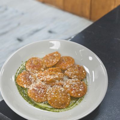 Pizza Ella by null