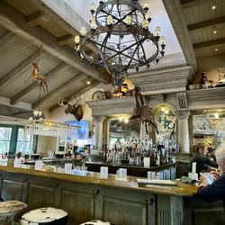 Horseshoe Lounge at Harris Ranch - 10.27.23 bar