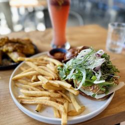 Buddha Belly Burger - Sac Vegan Chef challenge lions mane chickpea burger