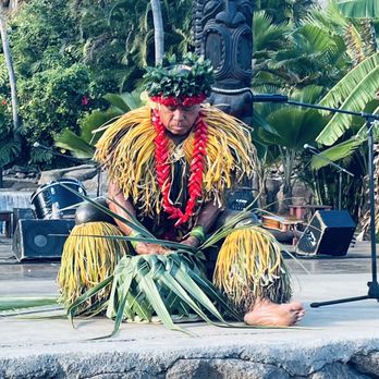 Chief's Luau - The chief making a basket! - Performing Arts Near Me - Kapolei, Hawaii