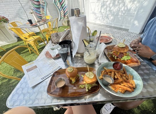 Bourbon & Burger by null