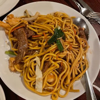 Lieu's Chinese Bistro - House lo mein - Chinese Near Me - Greenville, South Carolina Lieu's Chinese Bistro - House lo mein - Chinese Near Me - Greenville, South Carolina