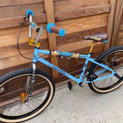 Frank's Bike Shop - Picked up some great pedals for my ride !