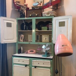 Blush Beauty Shop - Love the vintage look!