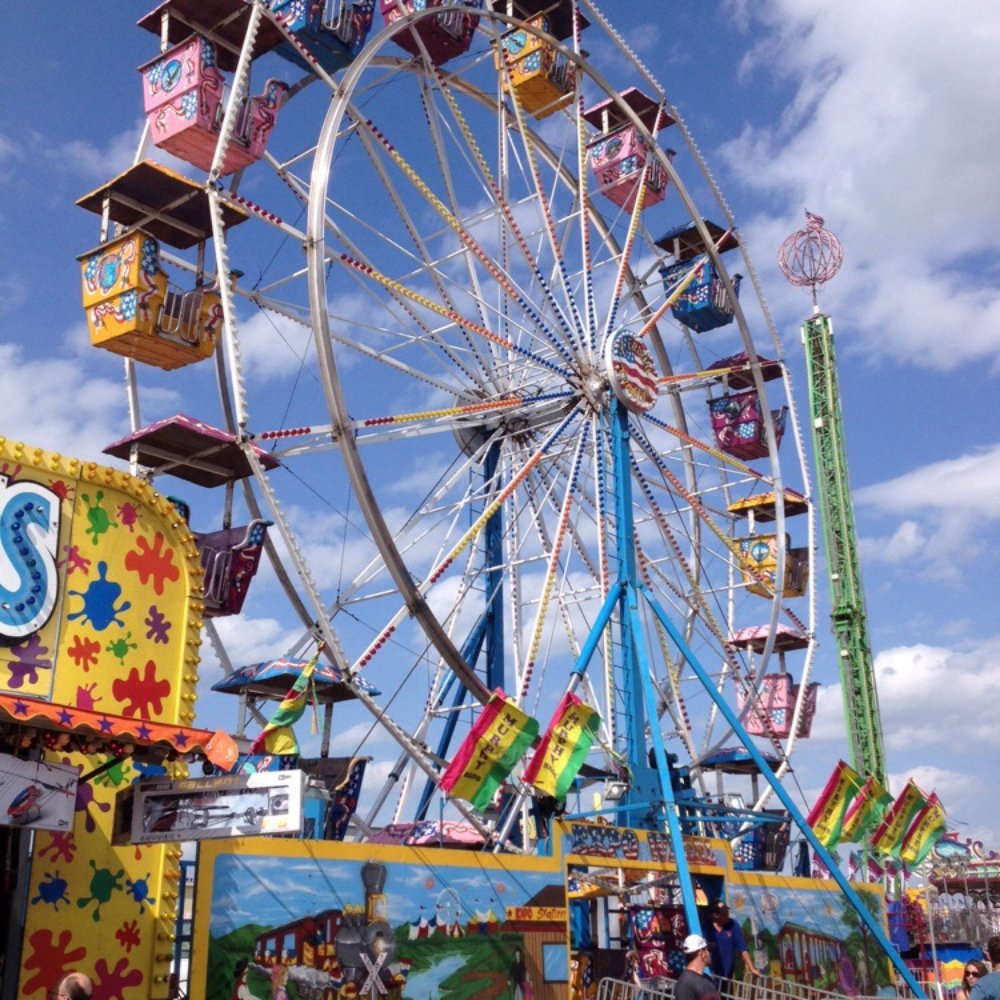 I have two questions for the assembled braintrust: 1) I am trying to get a  decent Captain Crunch's Treasure Chest (pictured below). Can anyone tell me  what constitutes a COMPLETE set of, image size:1000x1000