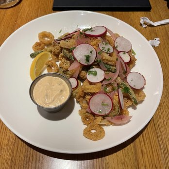 Earls Kitchen + Bar - Chipotle Calamari - New American Near Me - Miami, Florida