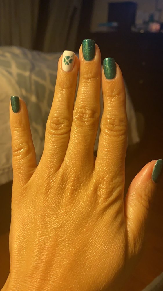 The Polished Nail Logo