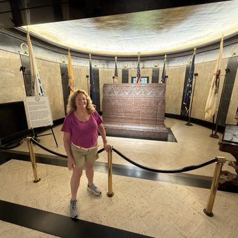 Lincoln Tomb - Landmarks & Historical Buildings Near Me - Springfield, Illinois Lincoln Tomb - Landmarks & Historical Buildings Near Me - Springfield, Illinois