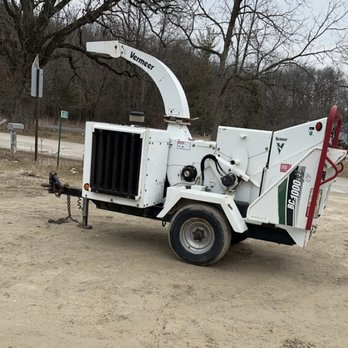 Jakes North Woods Tree Service - Wood chipper bc1000xl - Tree Services Near Me