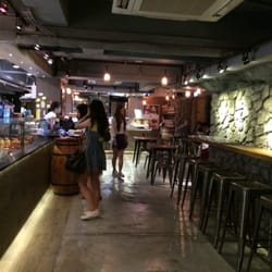 Stanley Cave - 鋪頭細細 坐位唔多