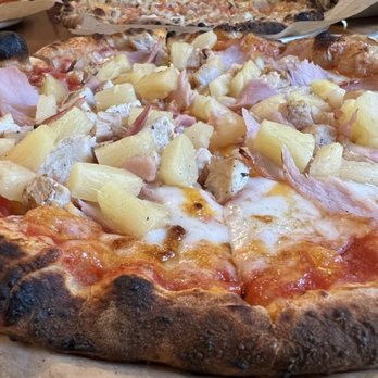 Fergndan's Wood Fired Pizza - Pineapple with ham n chicken - Pizza Near Me - Oxford, Mississippi