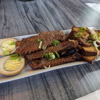 19 GOLD - Braised combo platter - Taiwanese Near Me - Seattle, Washington