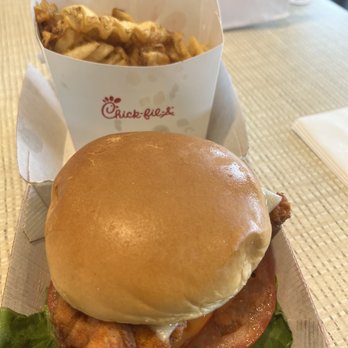 Chick-fil-A - Spicy Deluxe - Salad Near Me - Palm Desert, California