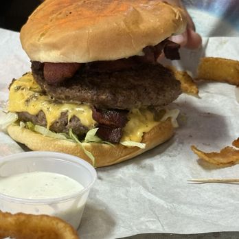 Grumps - Bacon double cheeseburger - Burgers Near Me - Granbury, Texas Grumps - Bacon double cheeseburger - Burgers Near Me - Granbury, Texas