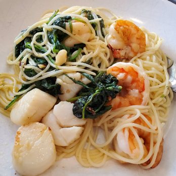 Dominick's Pizzeria - shrimp, scallops, and spinach - Pizza Near Me - Newton, New Jersey Dominick's Pizzeria - shrimp, scallops, and spinach - Pizza Near Me - Newton, New Jersey