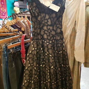 Flutter - Gorgeous vintage lbd - Used, Vintage & Consignment Near Me - Portland, Oregon