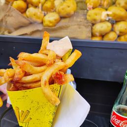 Belgian fries with garlic aioli Belgian fries with garlic aioli