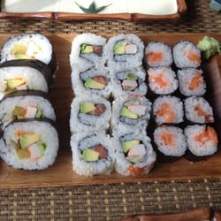 Teppanyaki Hokkaido - Fudo Maki, Maki de salmón, California Makiroll Tobico y California Makiroll Sésamo.