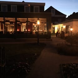 De Maasparel - Blick vom Garten/Parkplatz auf die Rückseite des Restaurants.