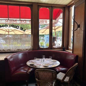 Le Diplomate - Brasseries Near Me - Washington, DC, District of Columbia Le Diplomate - Brasseries Near Me - Washington, DC, District of Columbia