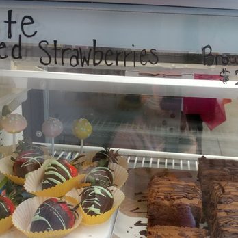 AwesomeYO's Kitchen - Chocolate covered strawberries and brownies - Bakeries Near Me AwesomeYO's Kitchen - Chocolate covered strawberries and brownies - Bakeries Near Me