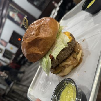 Brooklyn Dip And Burger - Brooklyn Classic Burger (lettuce, tomato, carmelized onions and pickles) - Burgers Near Me - Mineola, New York