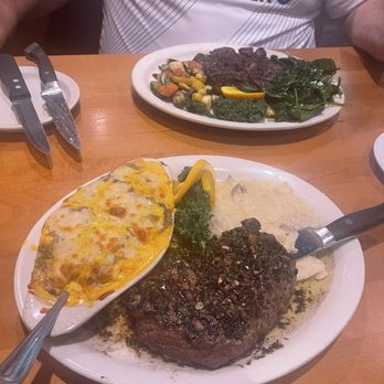 Maderas Steak & Ribs - Argentinian steak with garlic mashed potatoes and mac and cheese with chopped green chilis. - Barbeque Near Me - Los Alamitos, California Maderas Steak & Ribs - Argentinian steak with garlic mashed potatoes and mac and cheese with chopped green chilis. - Barbeque Near Me - Los Alamitos, California