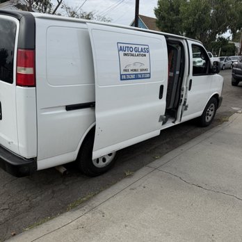 Flash Mobile Auto Glass - Shop Van - Windshield Installation & Repair Near Me Flash Mobile Auto Glass - Shop Van - Windshield Installation & Repair Near Me