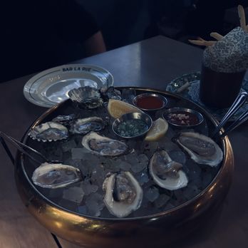 Bar La Rue - Chilled Oysters - Bars Near Me - Chicago, Illinois