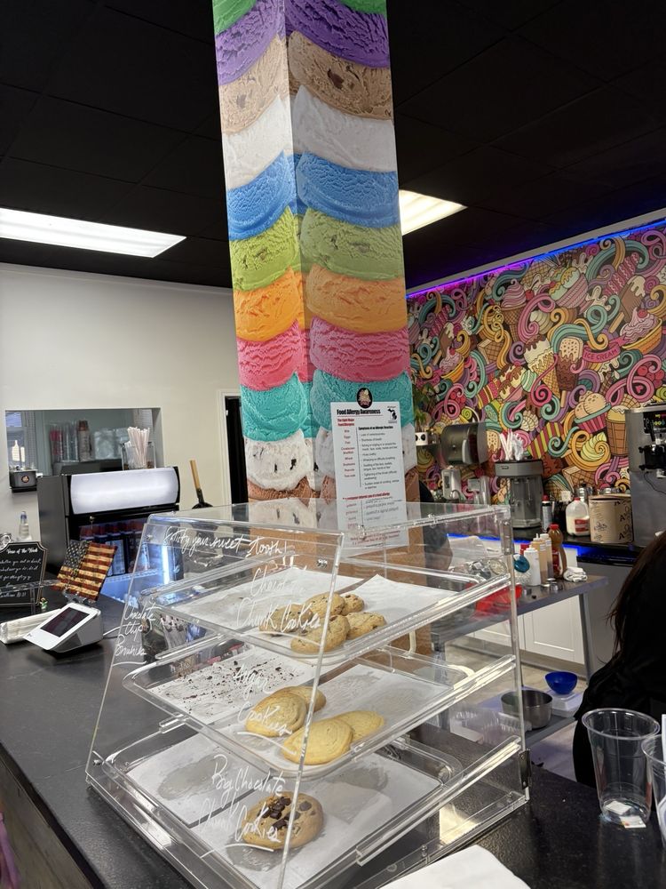 House of Ice Cream & More Logo