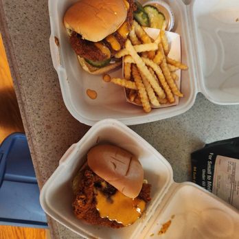 Dave's Hot Chicken - Chicken sliders and fried - Halal Near Me - Tonawanda, New York